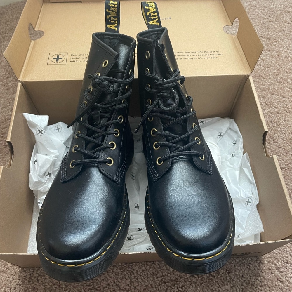 DR MARTENS
